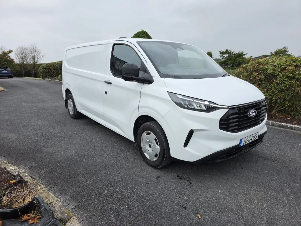 2024 Ford Transit Custom - Image 4