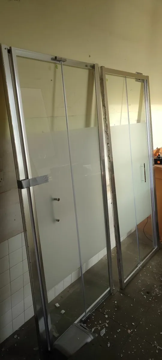Shower doors - Image 1
