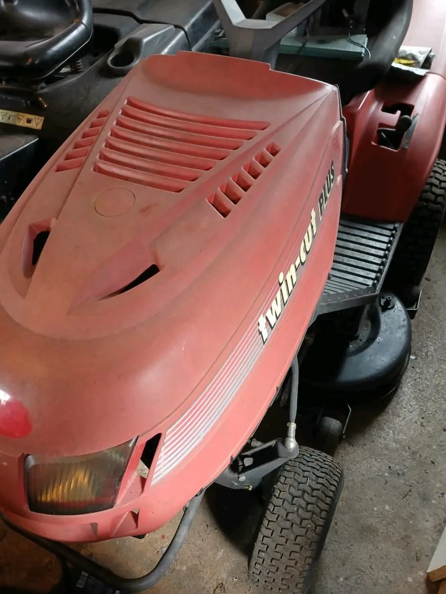 Castlegarden good 40" deck, Briggs engine - Image 1