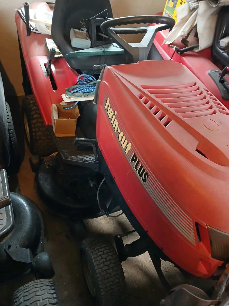 Castlegarden good 40" deck, Briggs engine - Image 2