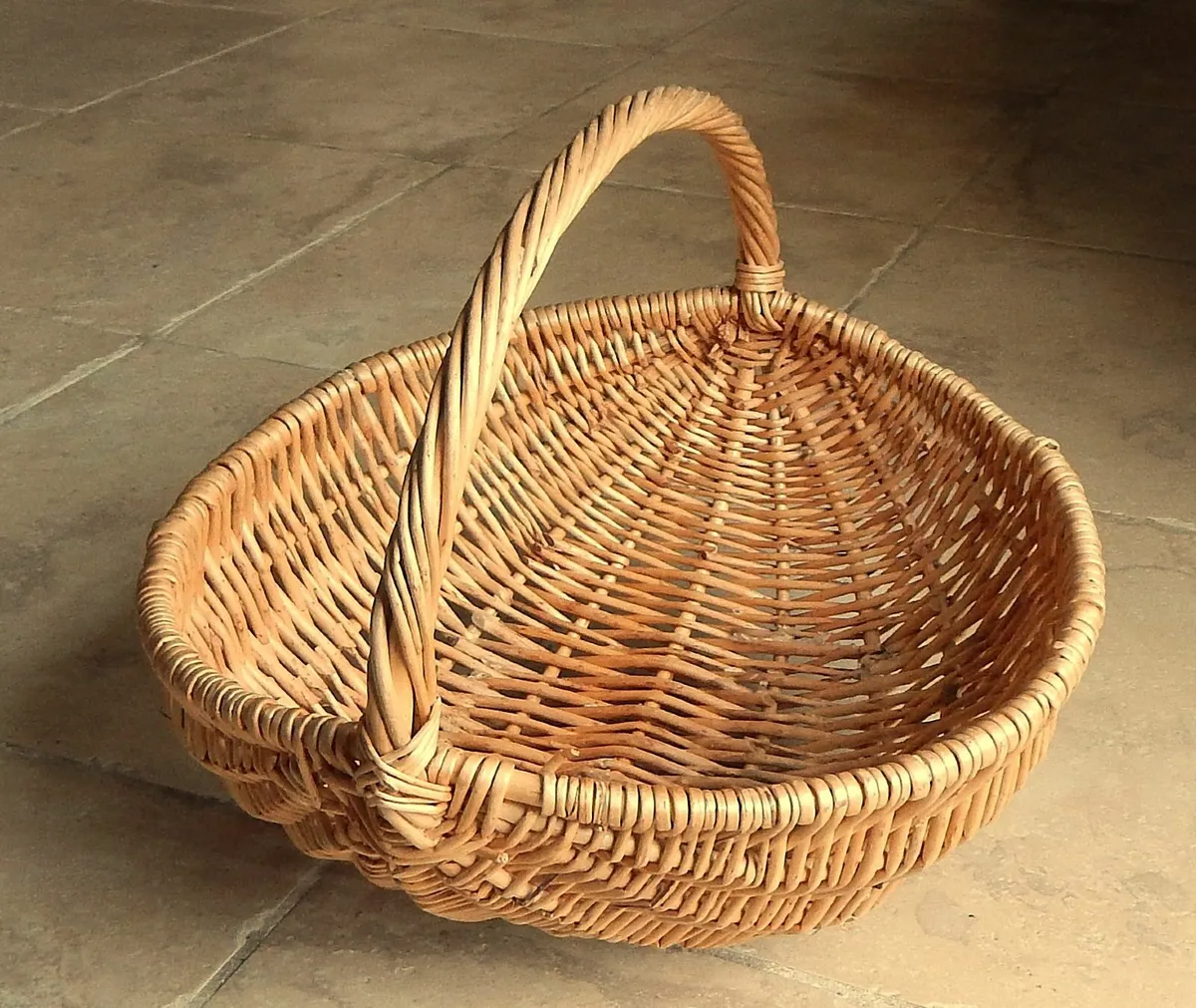 Large Wicker Shopping Basket - Image 2