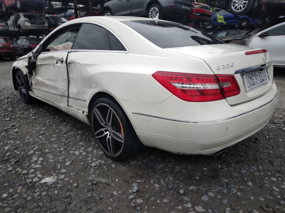 2011 Mercedes E220  For Breaking/Dismantling - Image 3