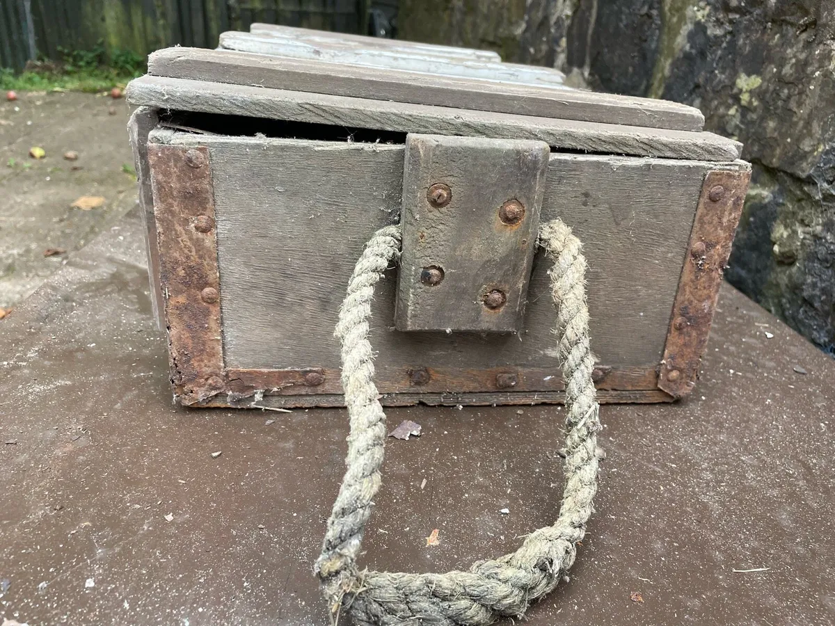 Vintage ammunition storage box - Image 2