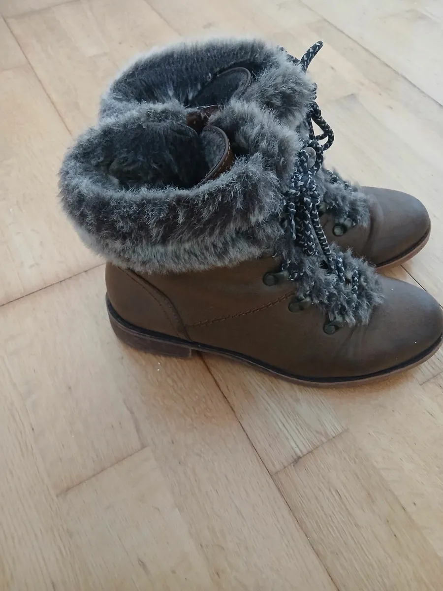 Ladies brown boots - Image 1