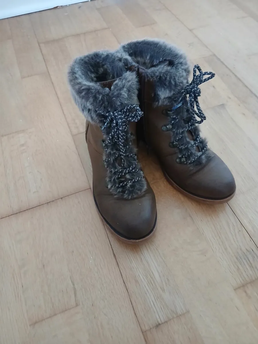 Ladies brown boots - Image 2