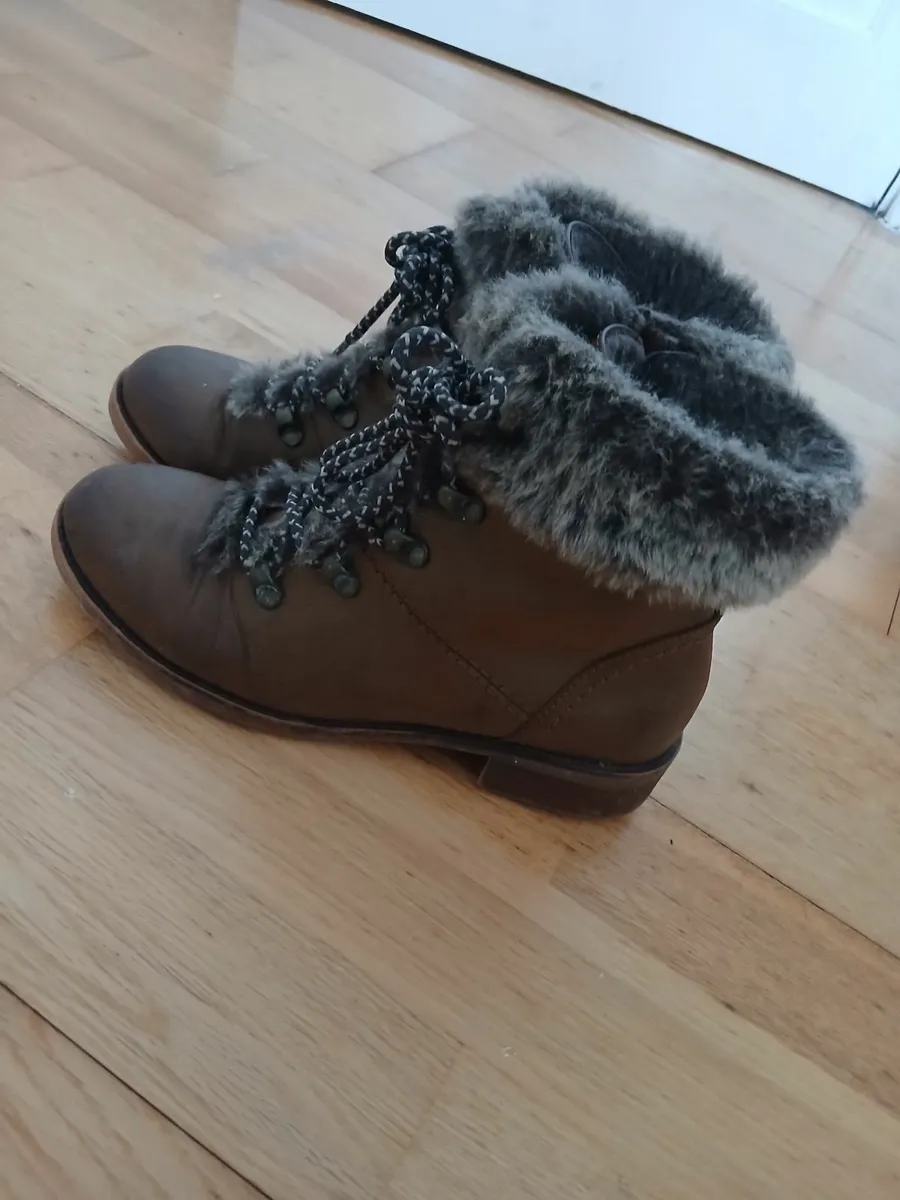 Ladies brown boots - Image 3