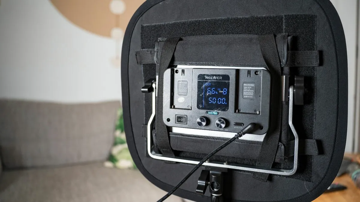 Neewer 660 Pro LED RGB Video Lights 2 Pack - Image 3