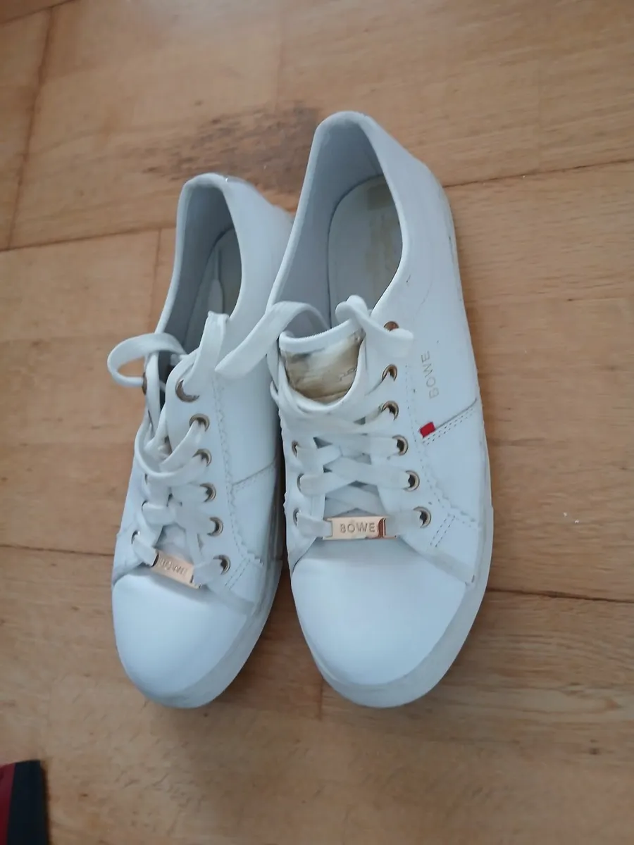 Tommy Bowes white trainer - Image 3