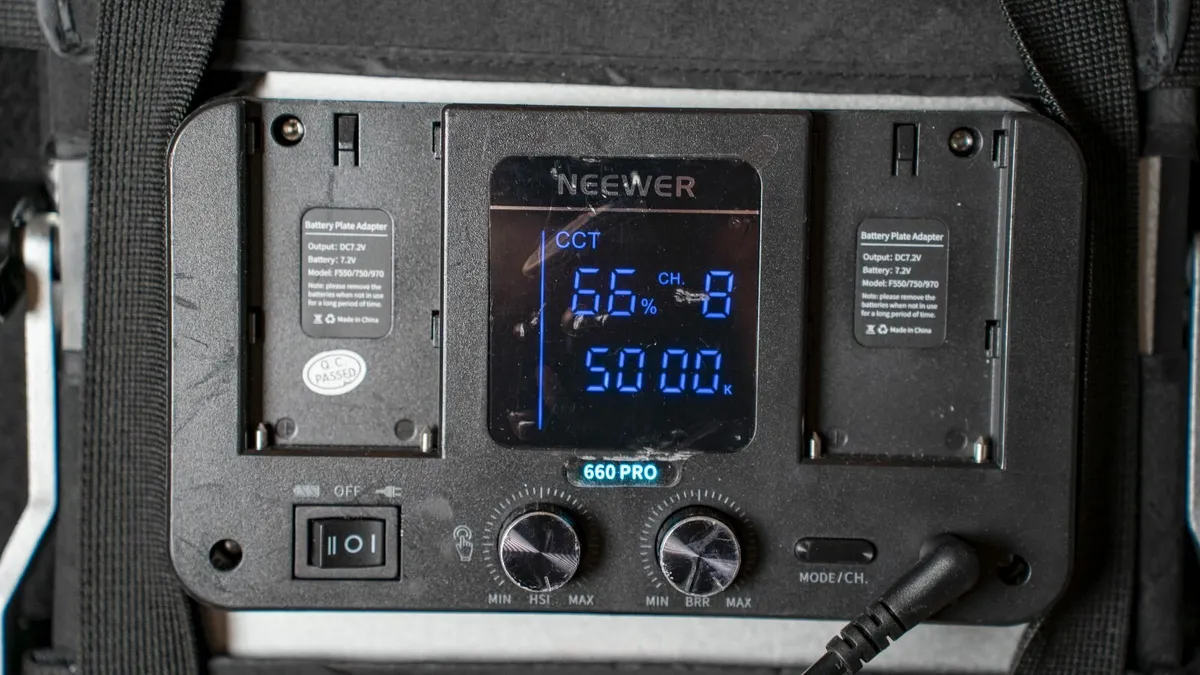 Neewer 660 Pro LED RGB Video Lights 2 Pack - Image 4