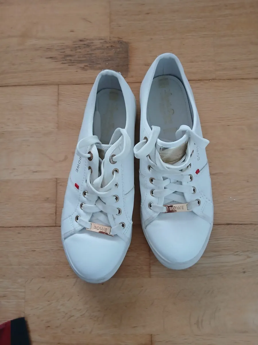 Tommy Bowes white trainer - Image 2