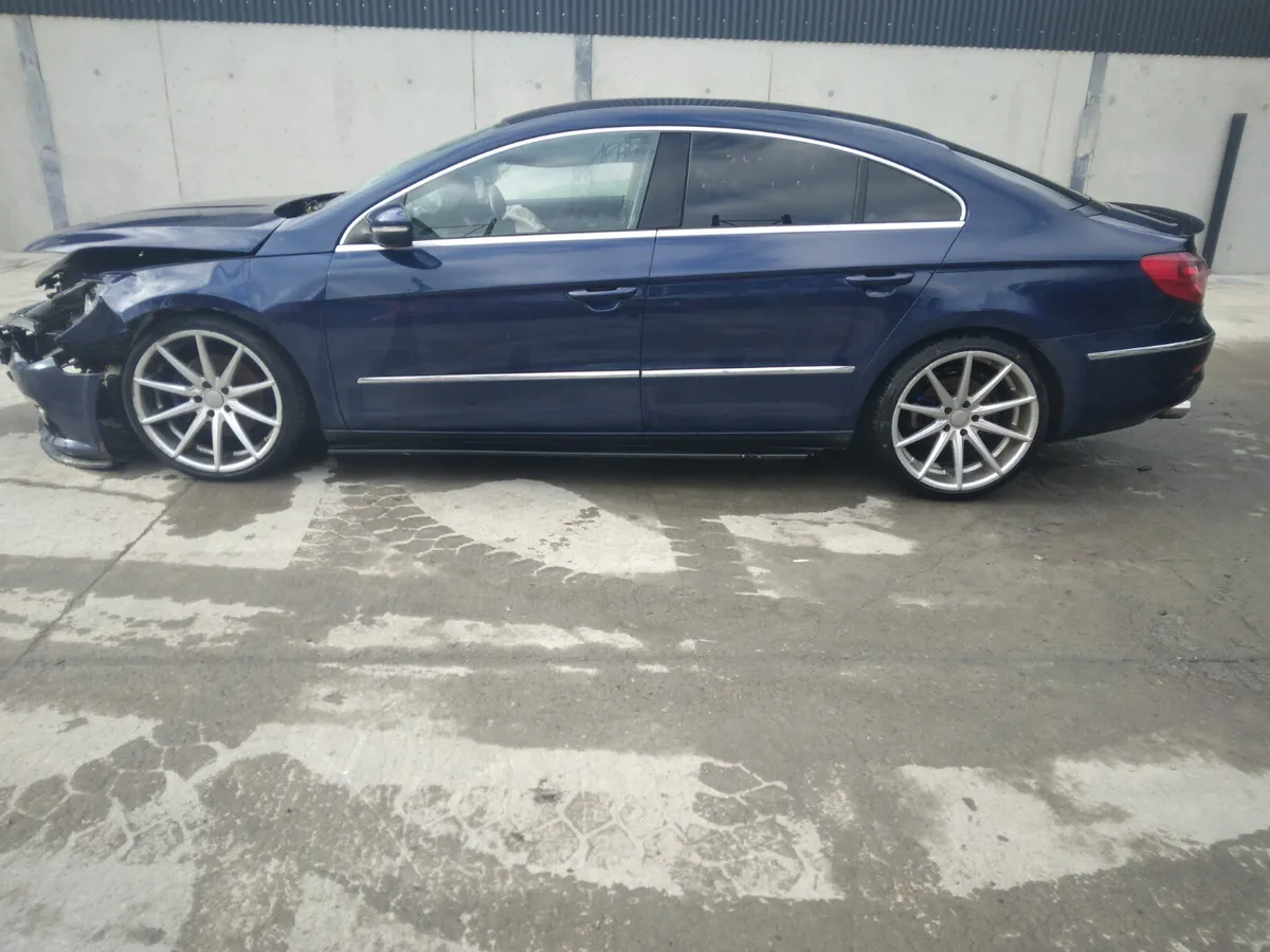 2010 Volkswagen Passat CC For Breaking/Dismantling - Image 2