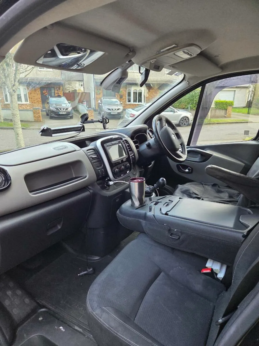 192 Renault Trafic - Image 2