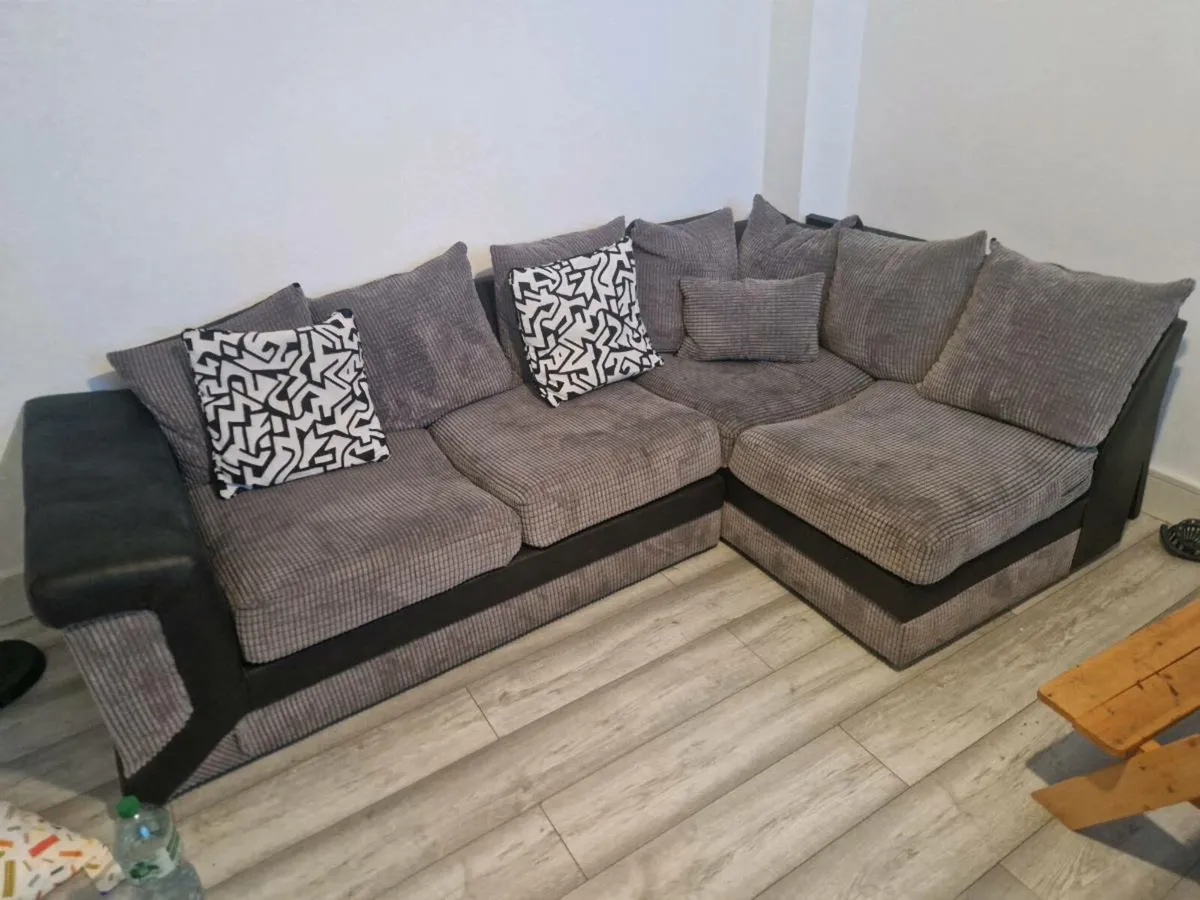 small corner sofa - Image 1