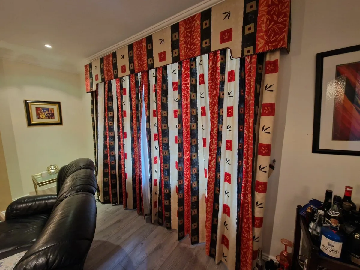 Curtains - Image 2