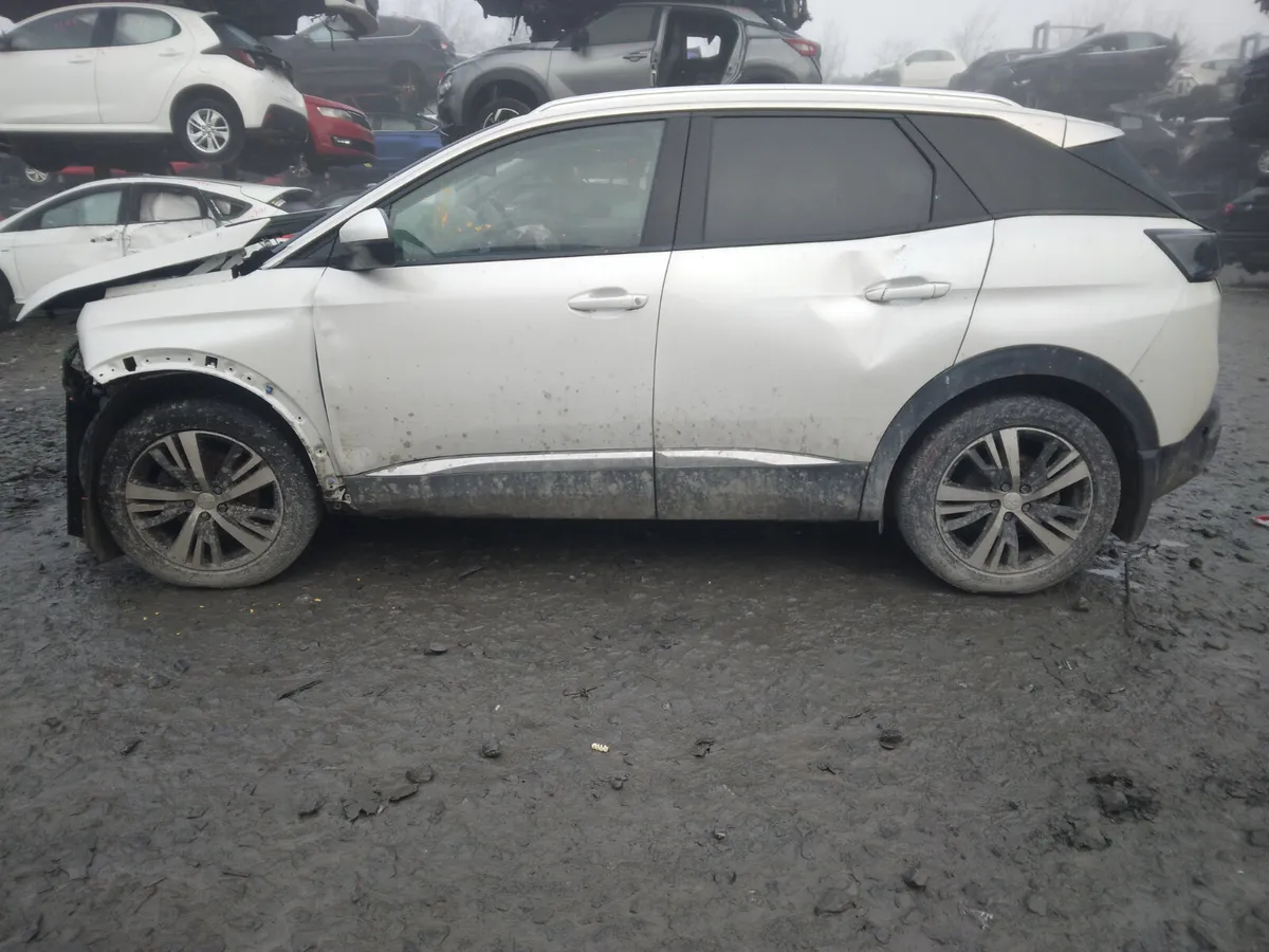 2021 Peugeot 3008 For Breaking/Dismantling - Image 2