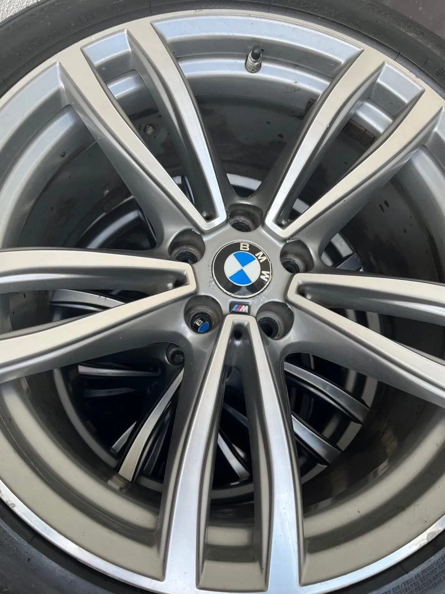 19" Bmw 5 and 6 series Original Alloys And Tyres - Image 1