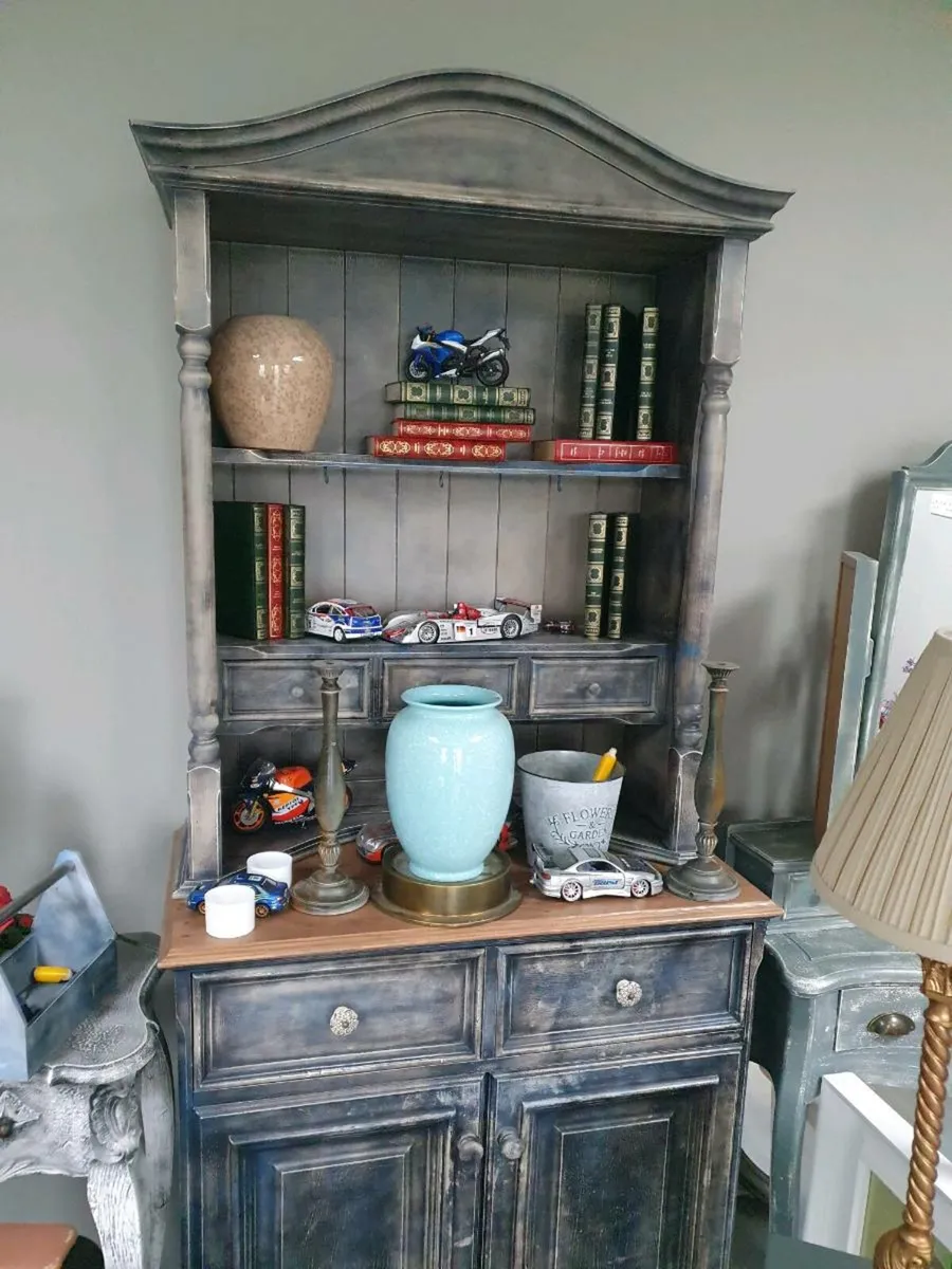 Vintage dresser - Image 1