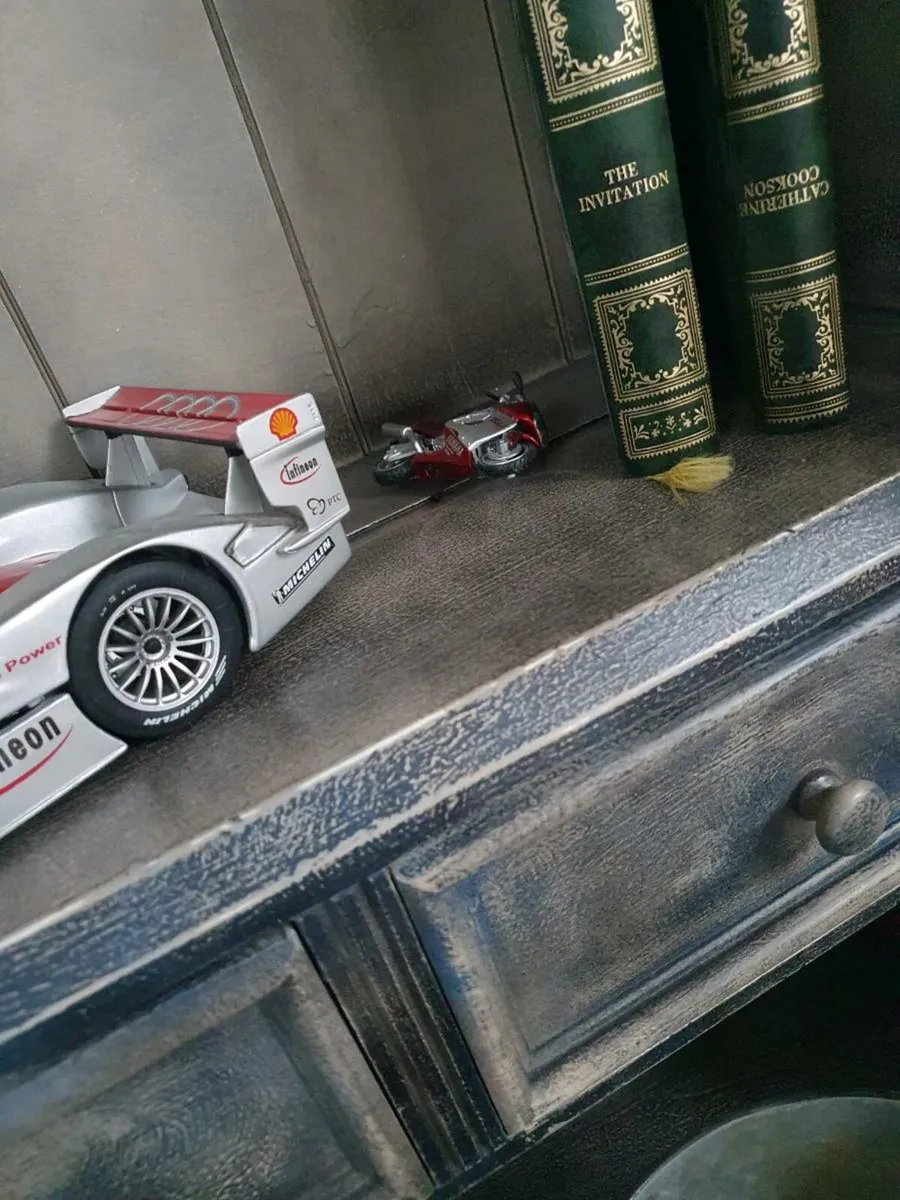 Vintage dresser - Image 3