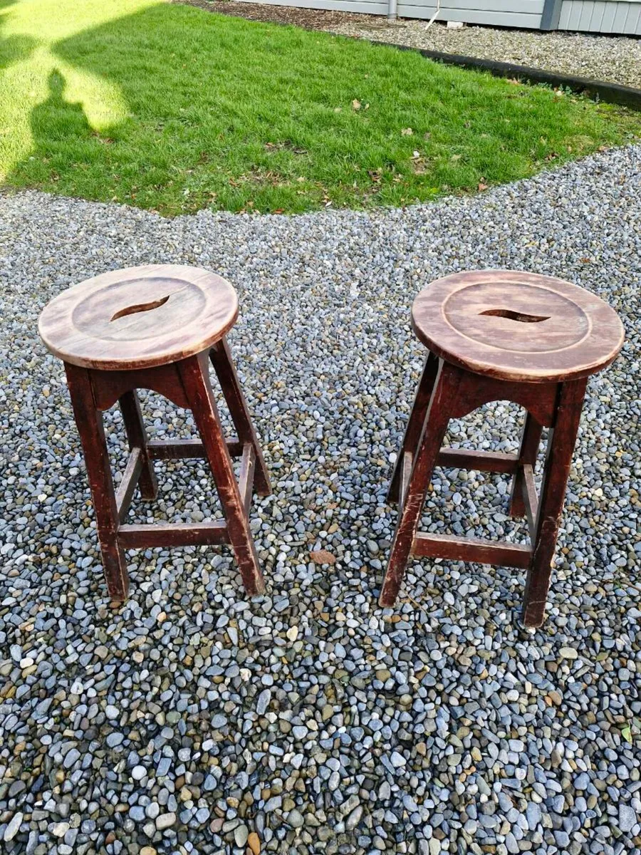2 bar stools - Image 1