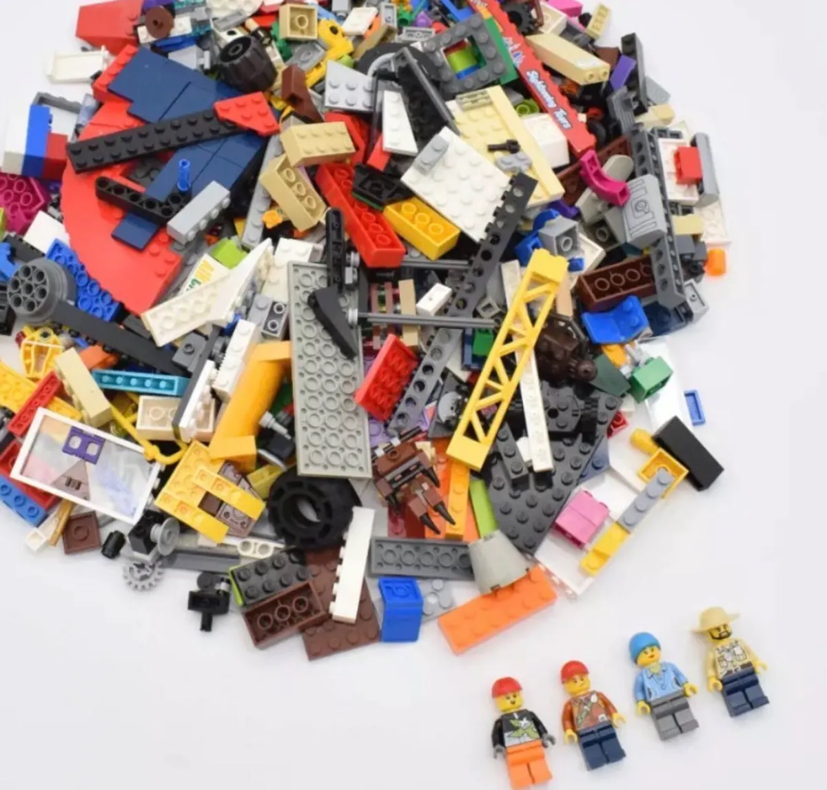 Lego 1kg Bundle with 4 Mini Figures Used