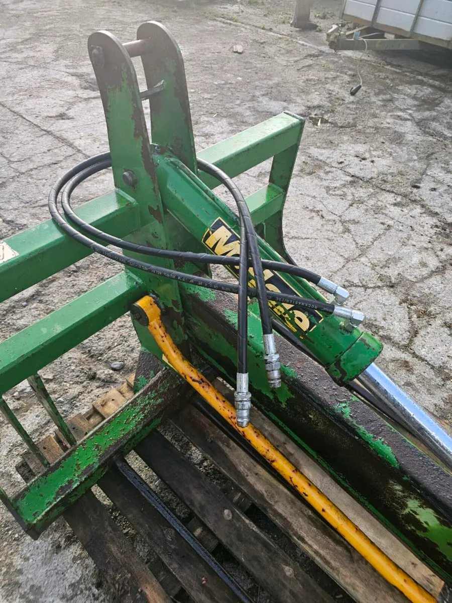 Mc Hale bale splitter - Image 1