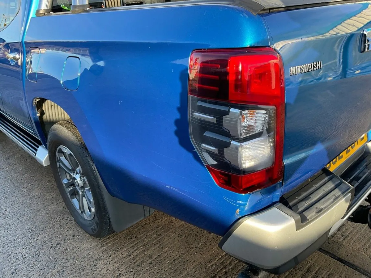 MITSUBISHI L200 BARBARIAN DOUBLE CAB AUTO PICKUP - Image 4