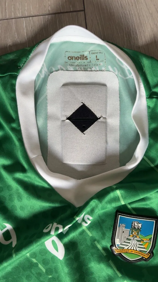 Limerick jersey gps pouch - Image 3