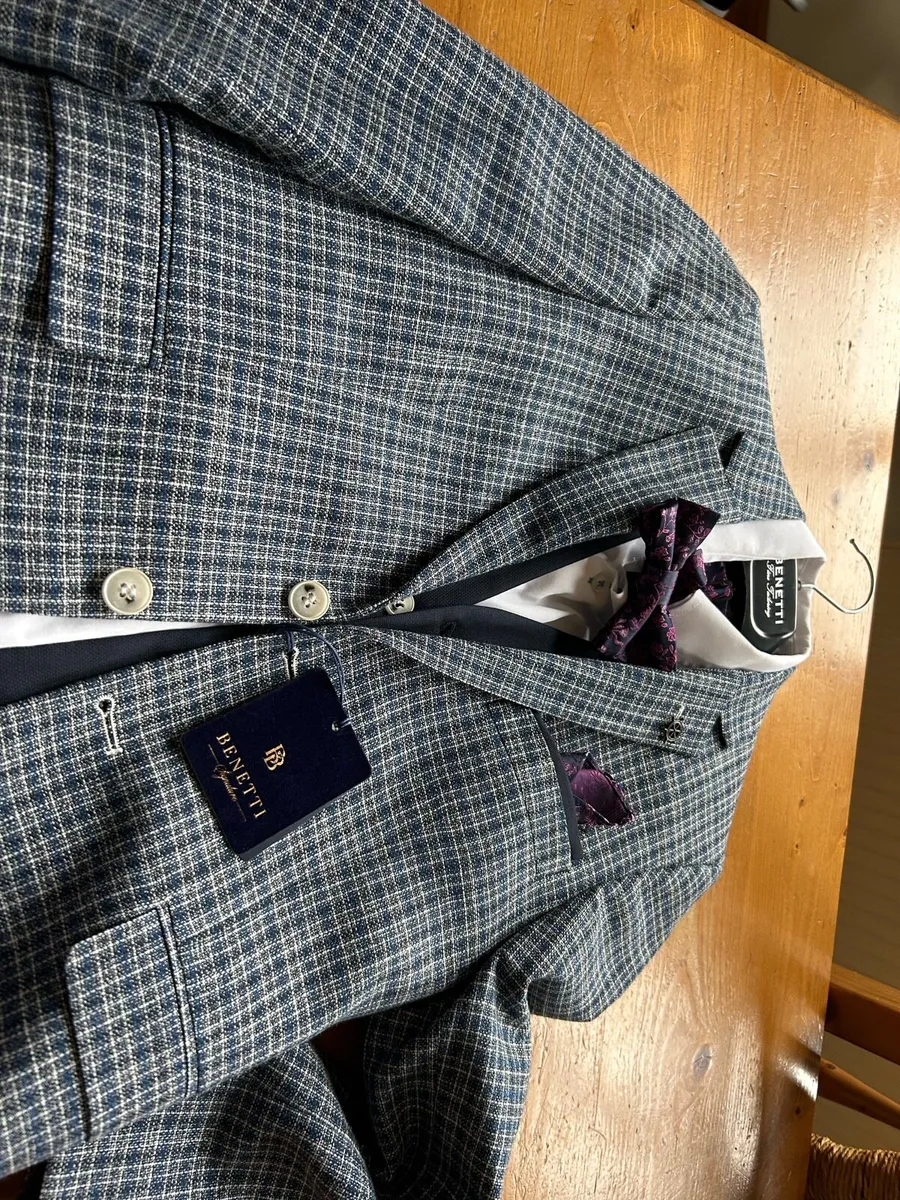 Boys Benetti communion suit - Image 3