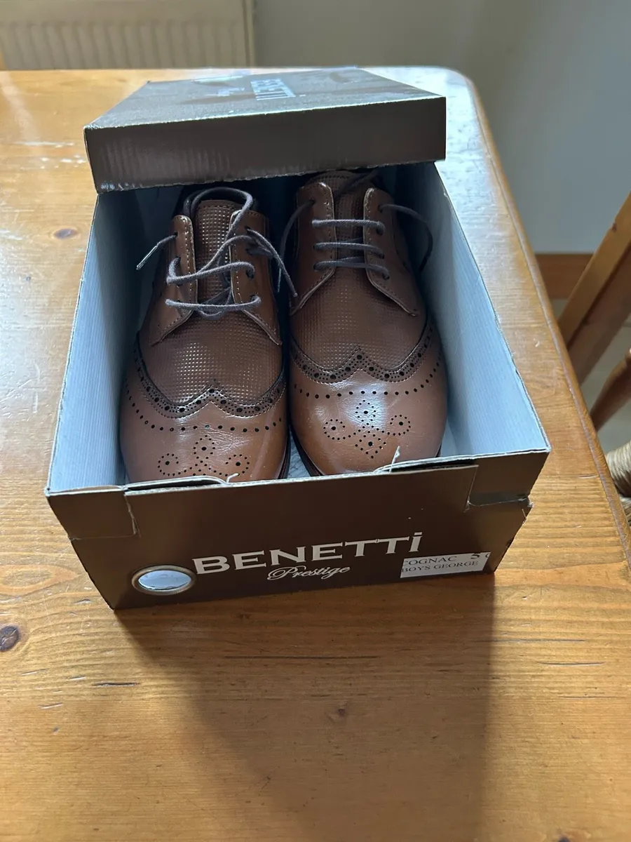 Boys Benetti communion suit - Image 4