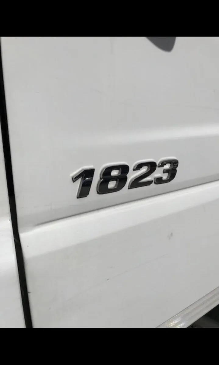 Mercedes Axor 1823 High-roof Sleeper Cab - Image 3