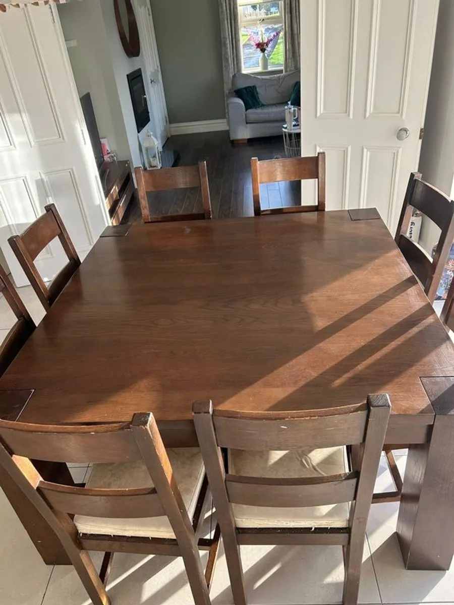 table and chairs - Image 3