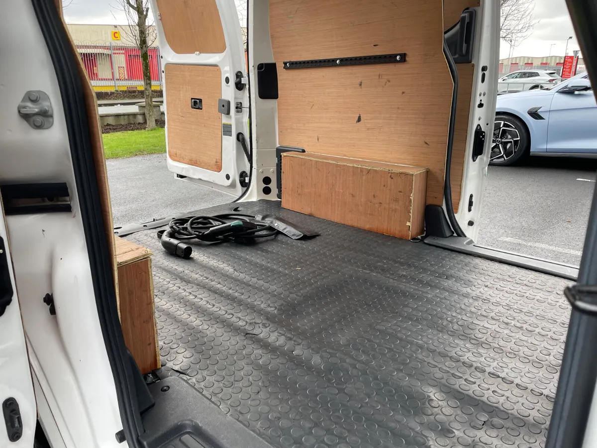 PRICE EX VAT-SOH 92%-BIGGER 40KW BATTERY-LEATHER- - Image 4