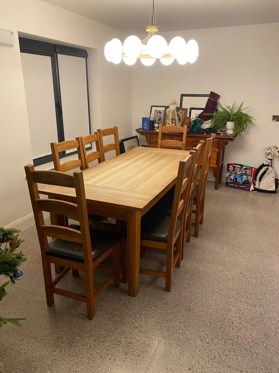 Oak dining chairs with leather seat - Image 1