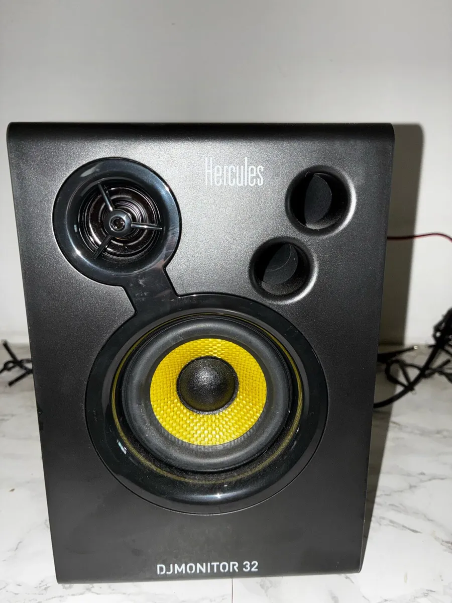 HERCULES DJ deck with TWO speakers - Image 2