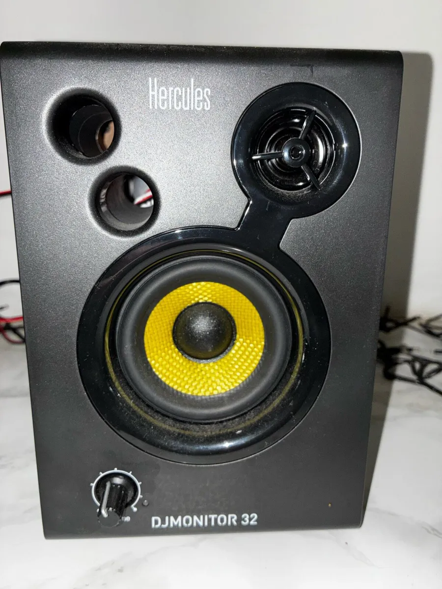 HERCULES DJ deck with TWO speakers - Image 3