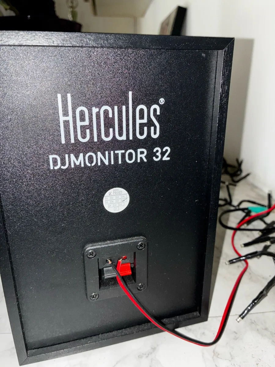 HERCULES DJ deck with TWO speakers - Image 4