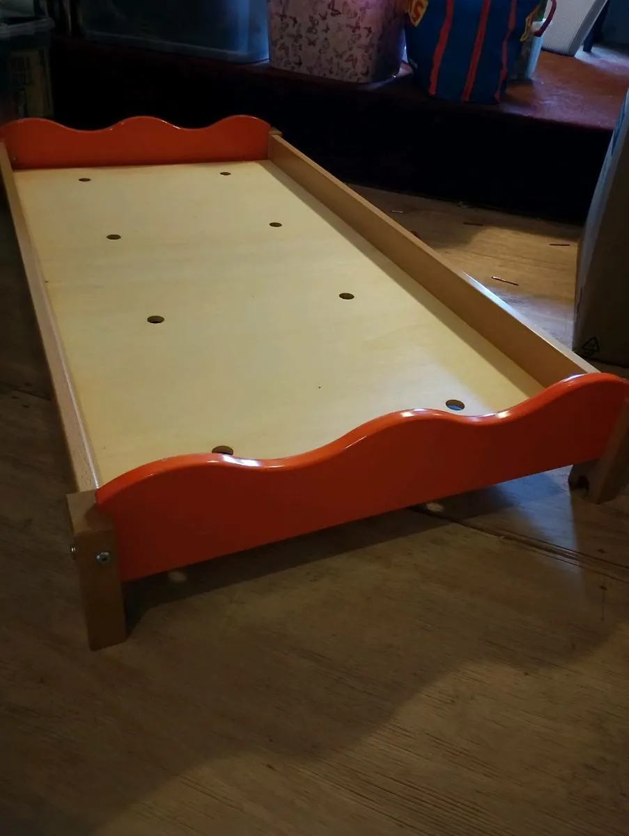 Wooden stackable toddler beds - Image 3
