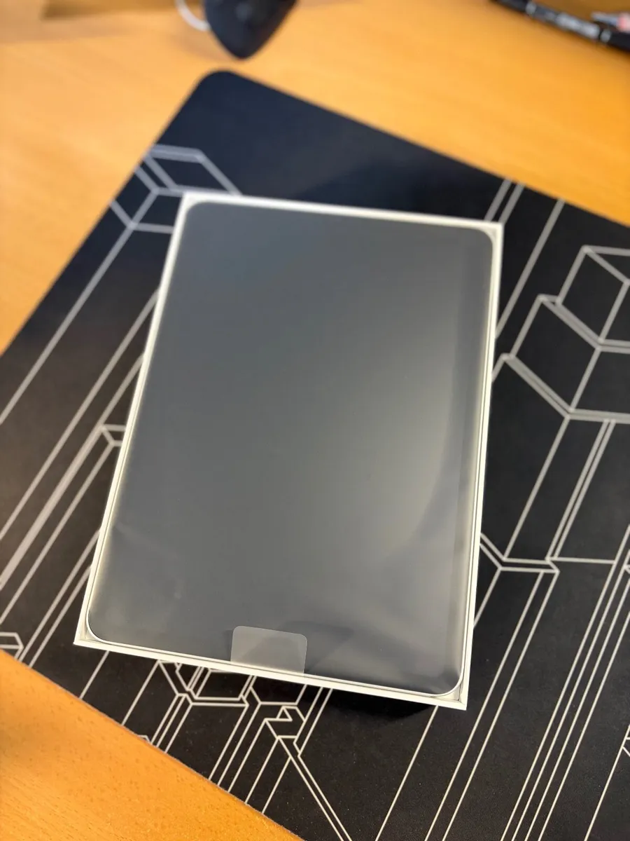 Apple iPad Pro 11” – 128GB – Silver – Boxed - Image 4