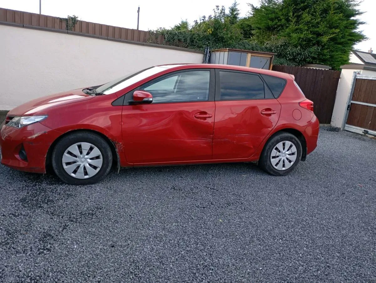 Toyota auris van 151 look at photos - Image 2