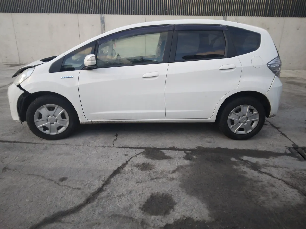 2013 Honda Fit For Breaking/Dismantling - Image 2