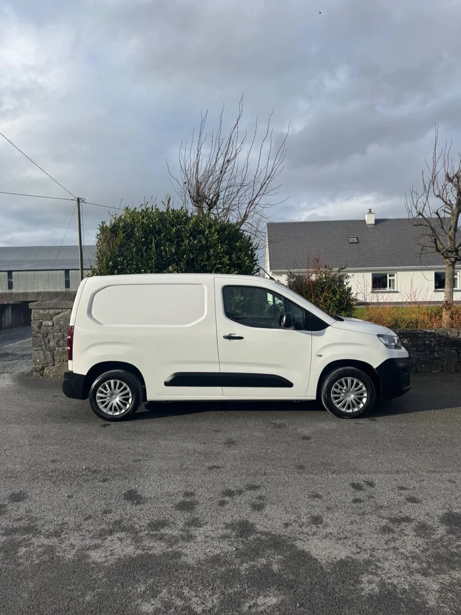Citroen Berlingo 2021 - Image 2