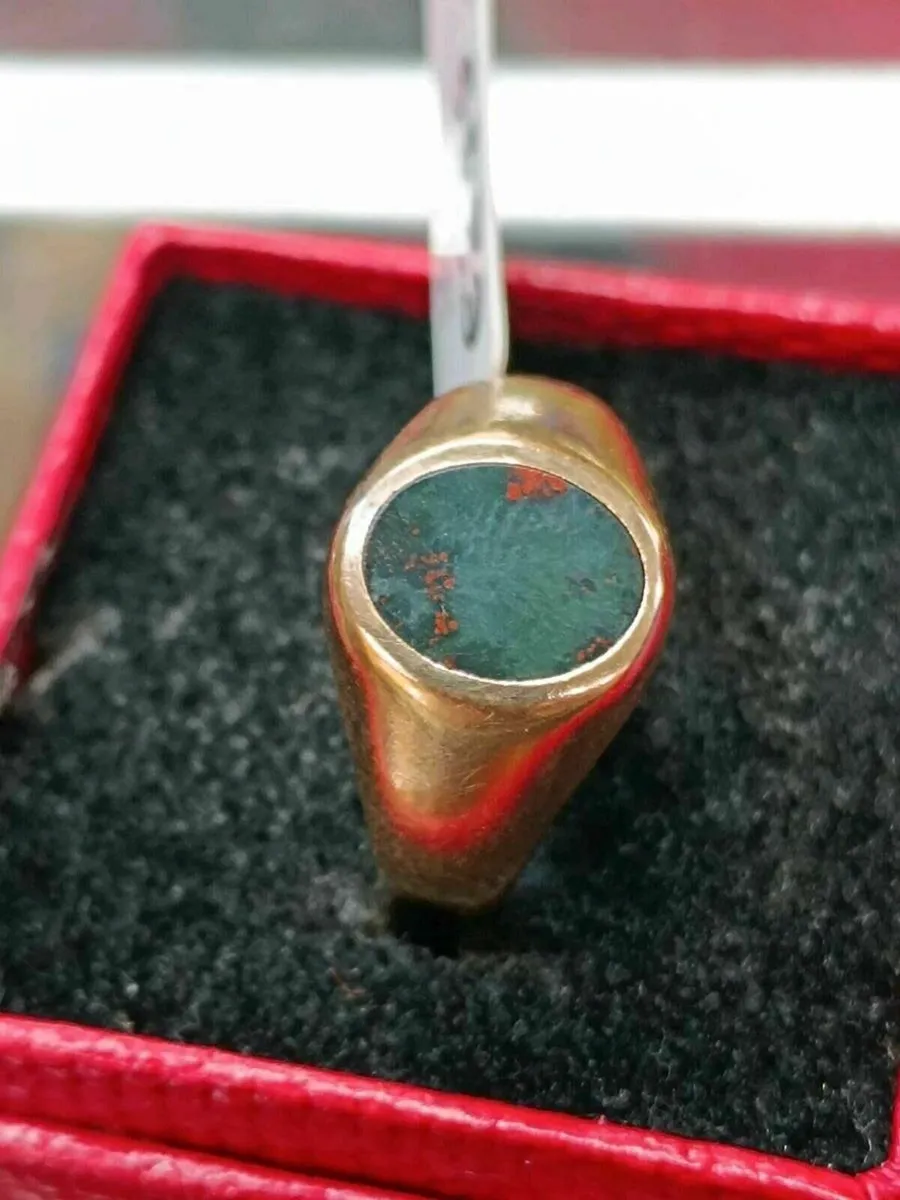 9k Yellow Gold & Bloodstone Vintage Signet Ring - Image 1