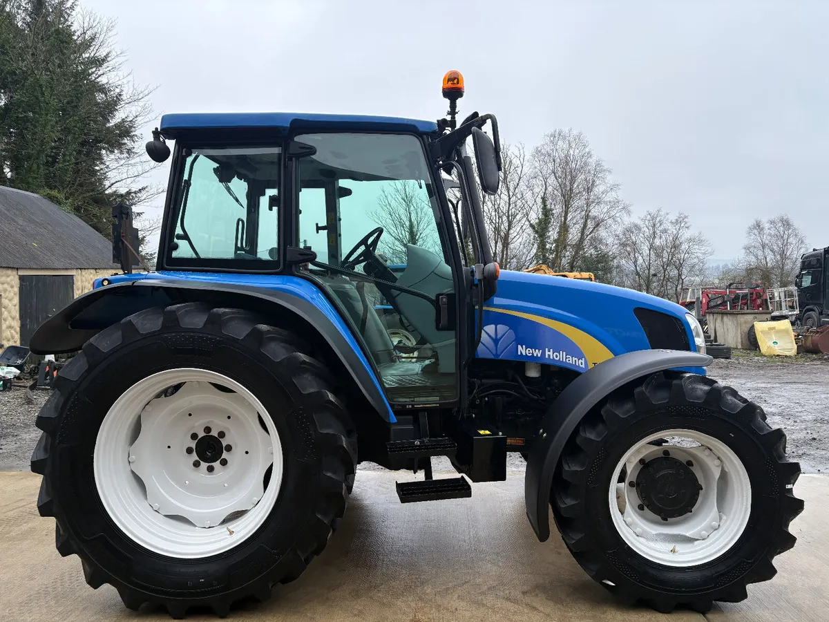 2012 New Holland T5050 4800 hrs **Mint** - Image 2