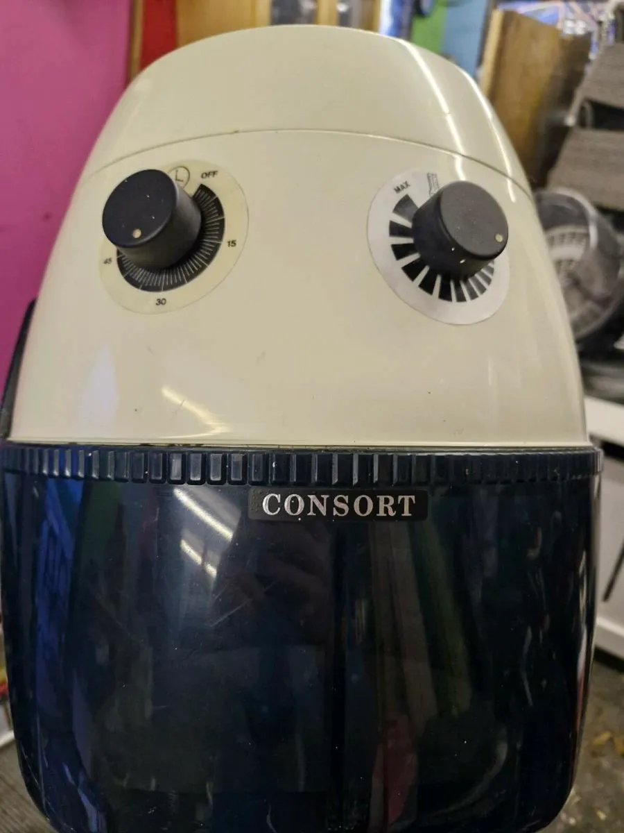 Salon hud dryers. - Image 2