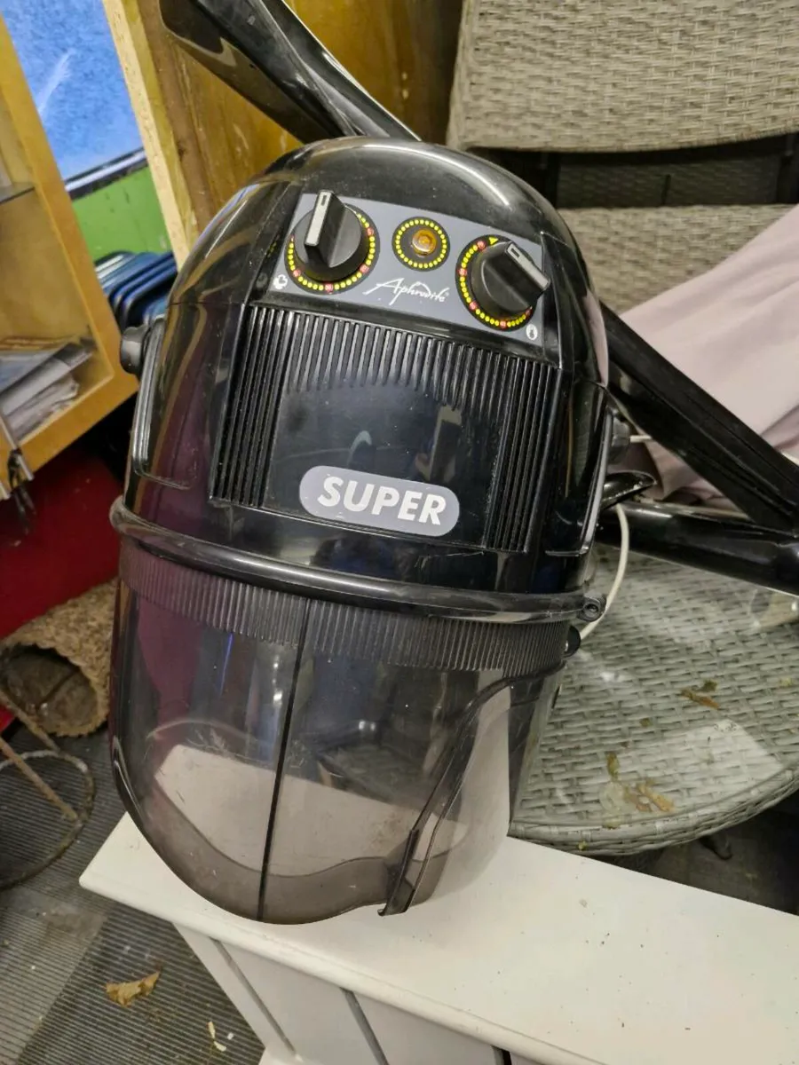 Salon hud dryers. - Image 3