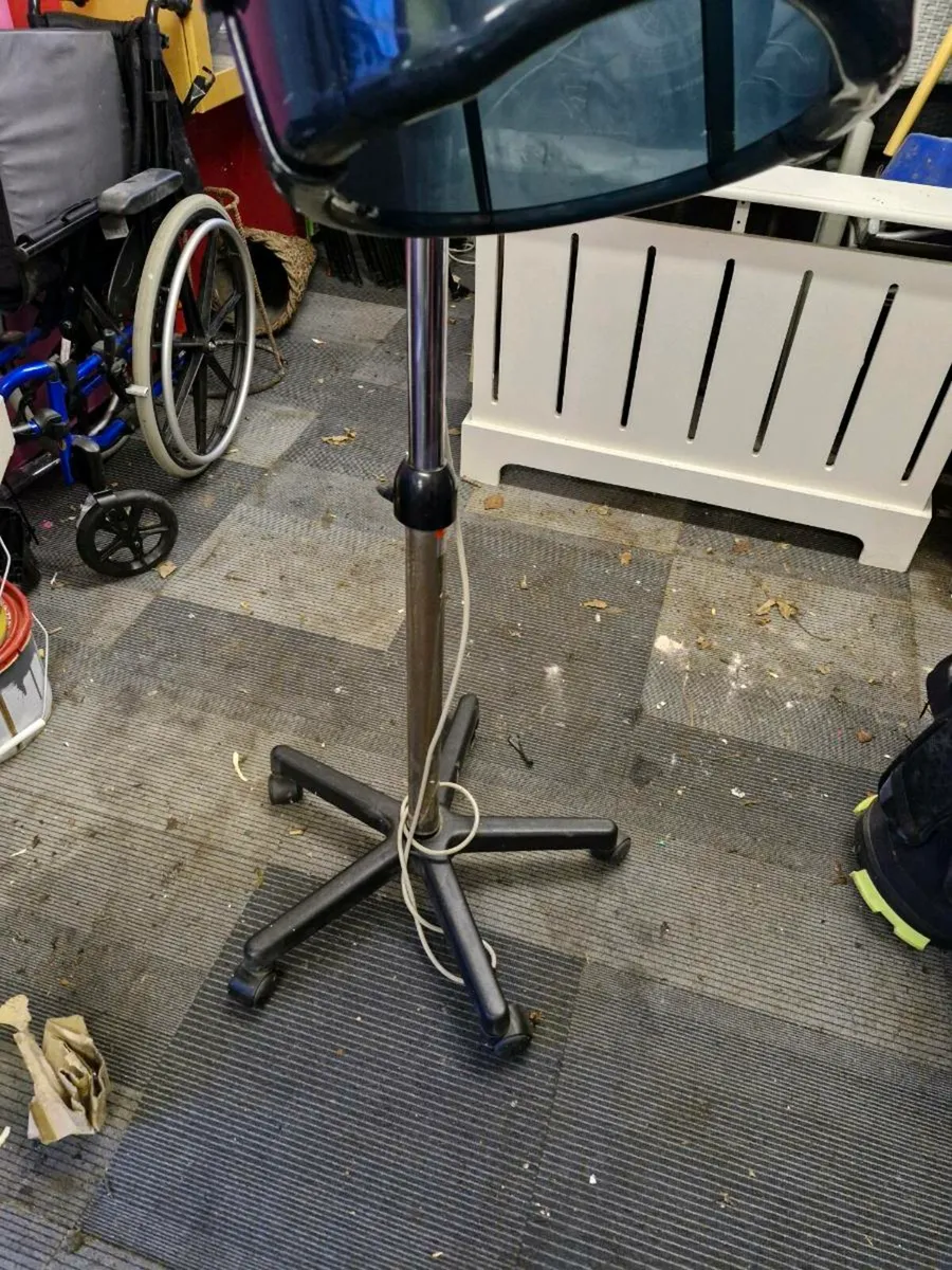 Salon hud dryers. - Image 4