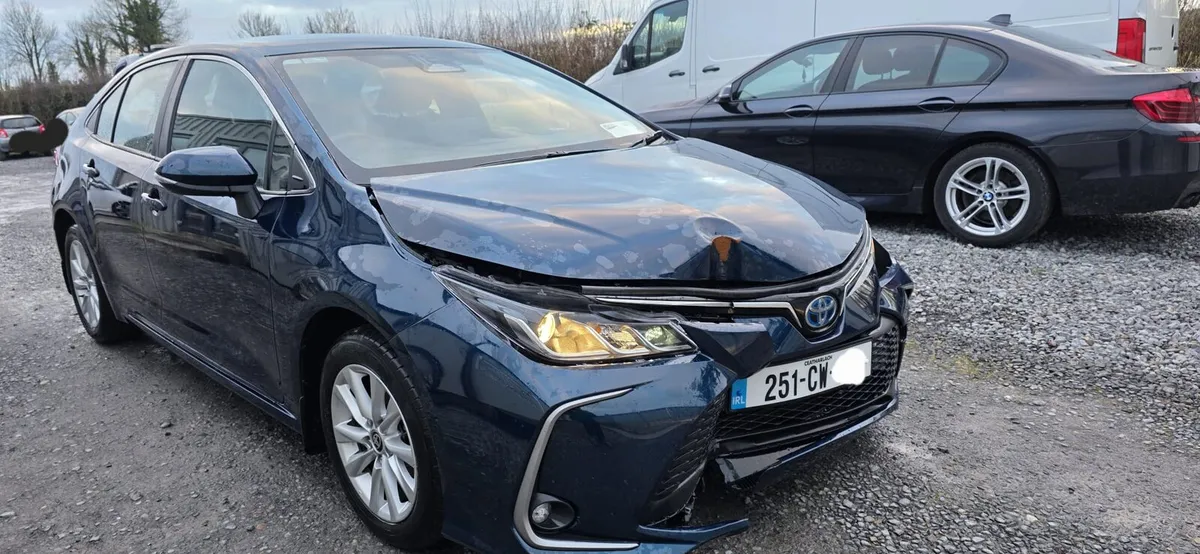 251 TOYOTA COROLLA HYBRID - Image 3