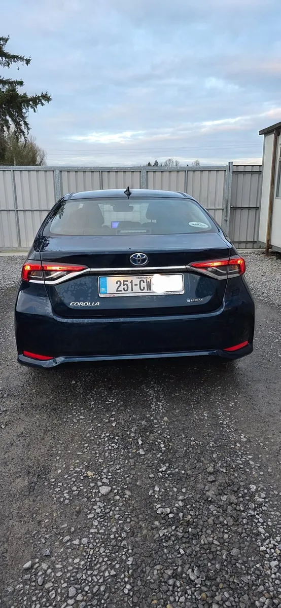 251 TOYOTA COROLLA HYBRID - Image 4