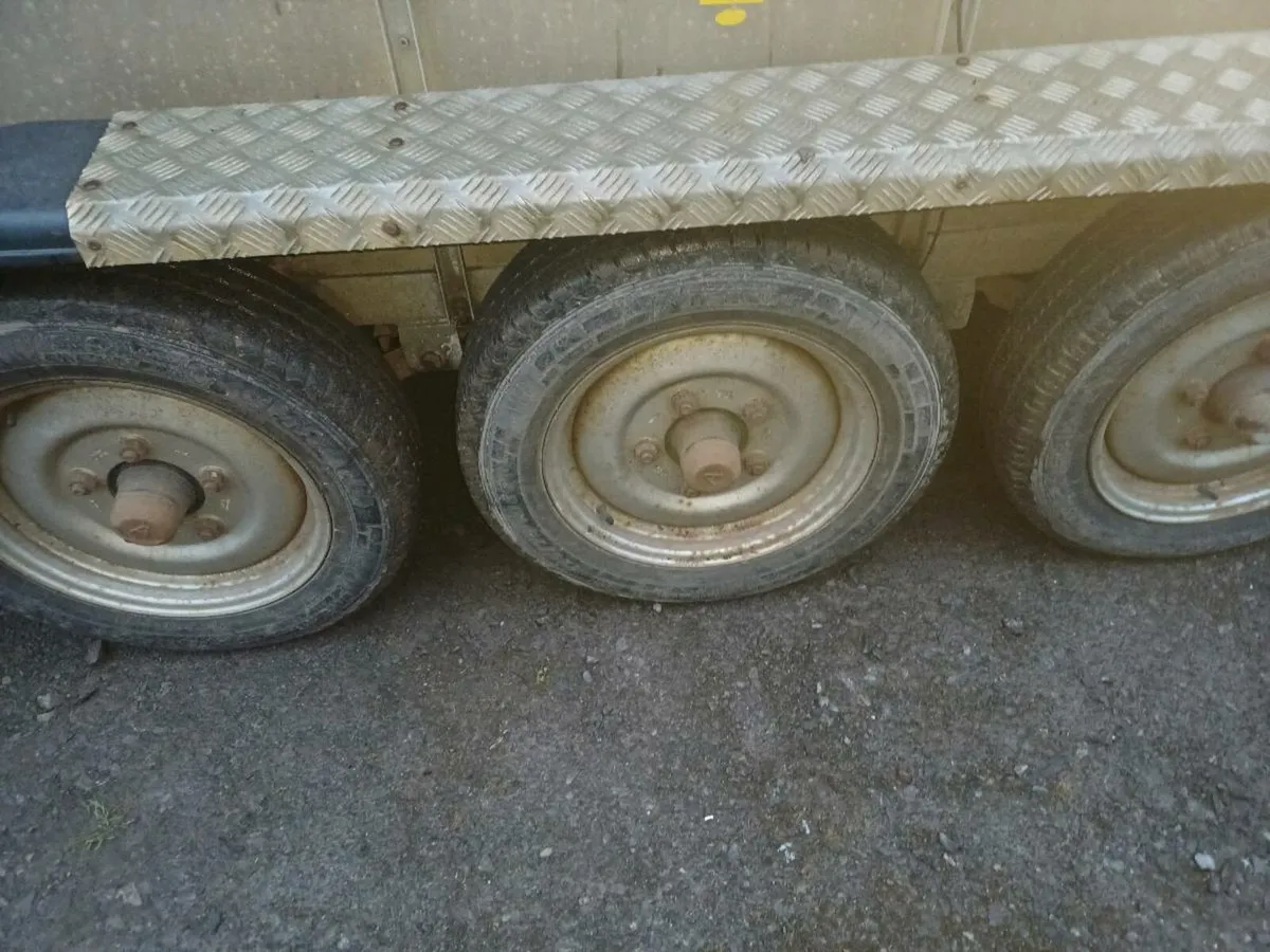 Hudson 12 x 6 , .... 3 axle cattle trailer. - Image 3