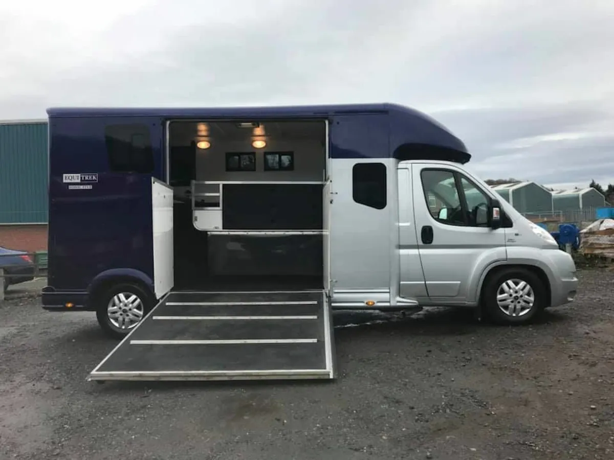 2014 FIAT DUCATO 5 Seater 3.5t Automatic Horsebox - Image 3